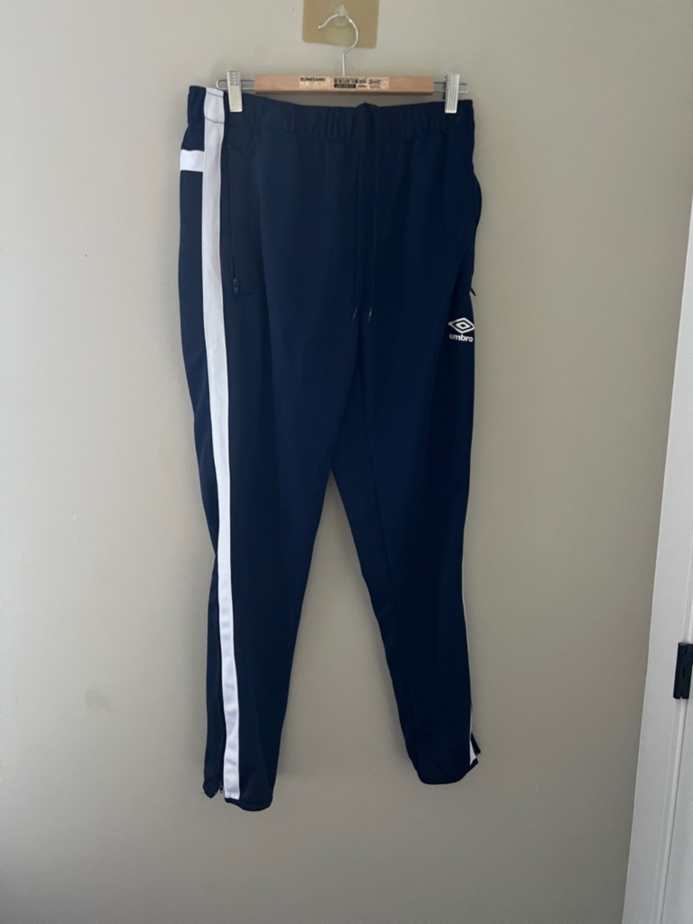 Umbro Navy Blue Soccer Track Pants White Stripe Zip Pockets Men M